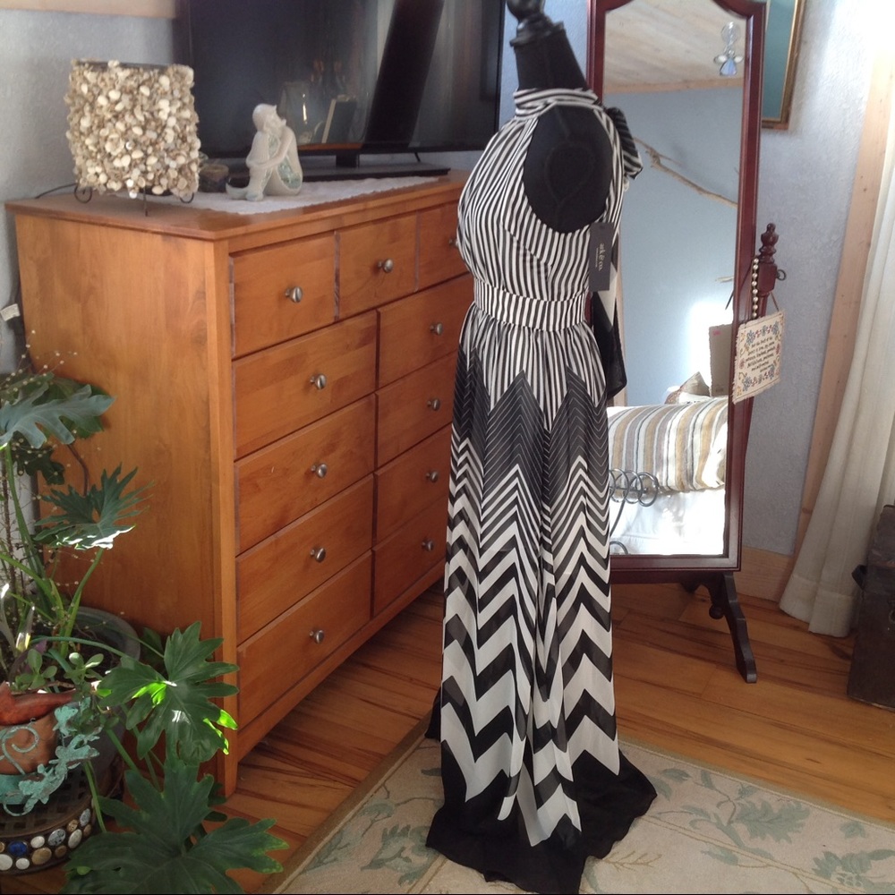 Dress - Picture 3 of 8